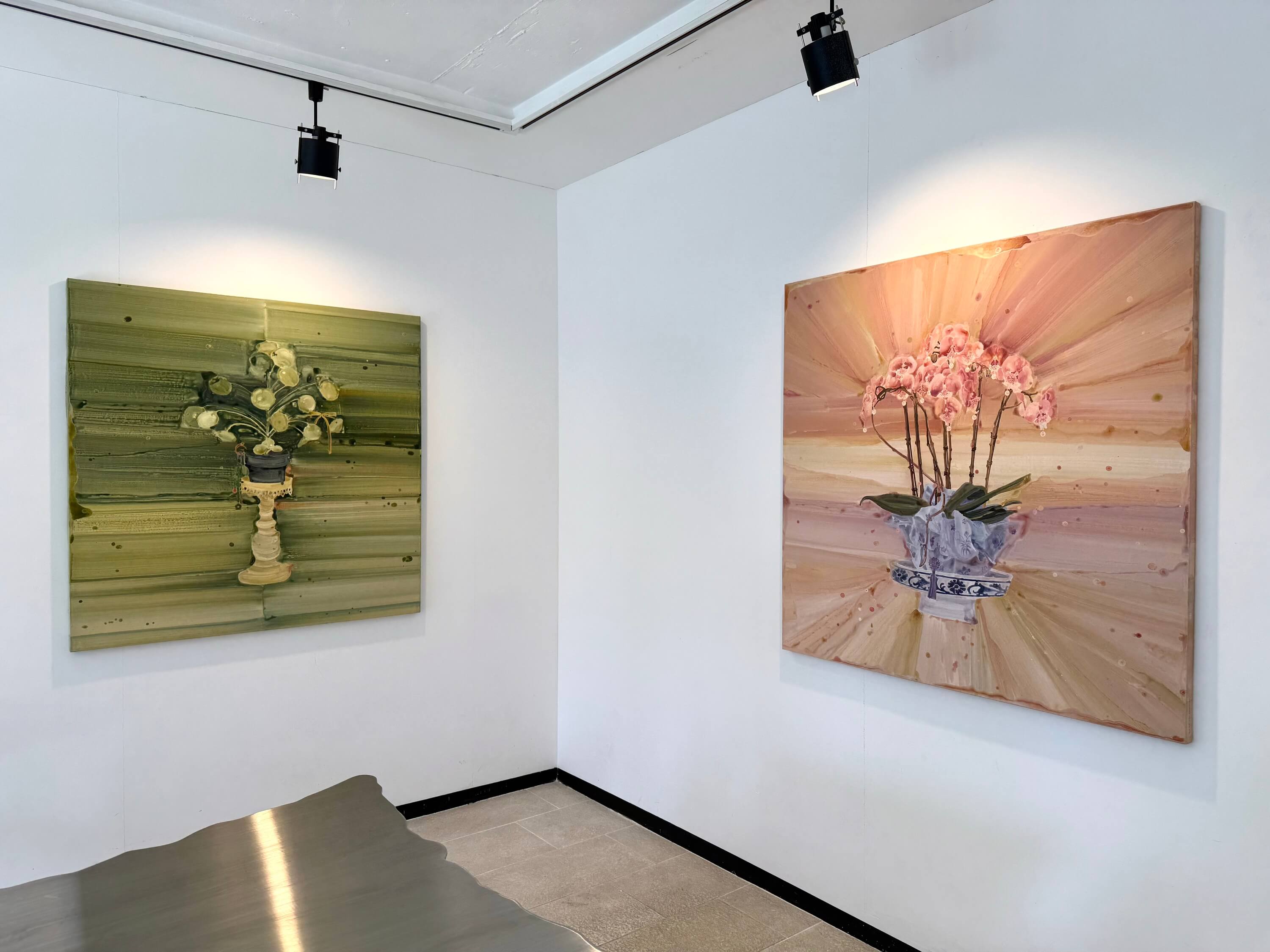 Frame law
2025. 02. 20 - 03. 31

· 주최 및 주관 : 리나갤러리
· 전시작가 : 문민, 원나래