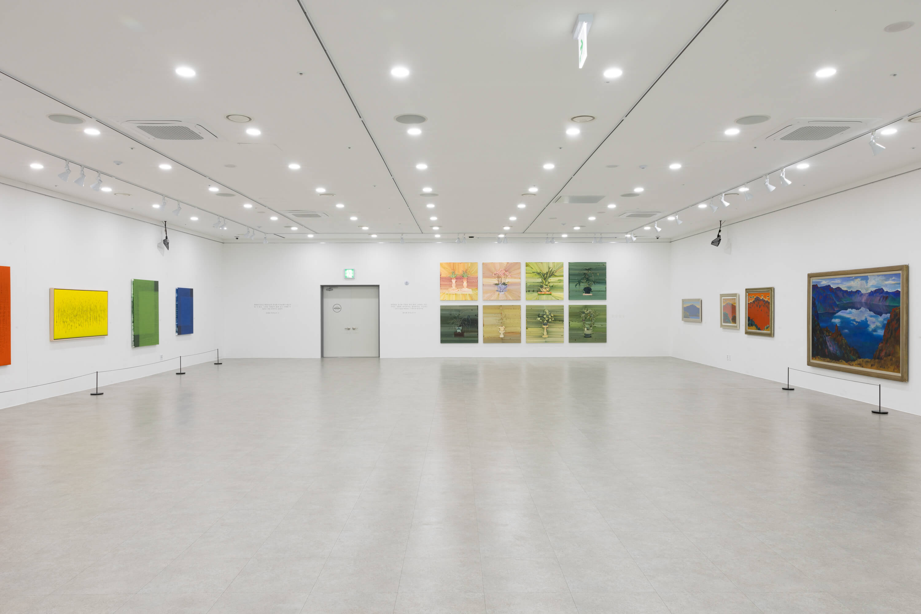 3인 3색 Three people with Three colors
2025.10.21 - 11.02

· 주최 : 강북문화예술회관
· 주관 : UM Gallery
· 전시작가 : 김대관, 신종섭, 원나래
· 사진: 안중필