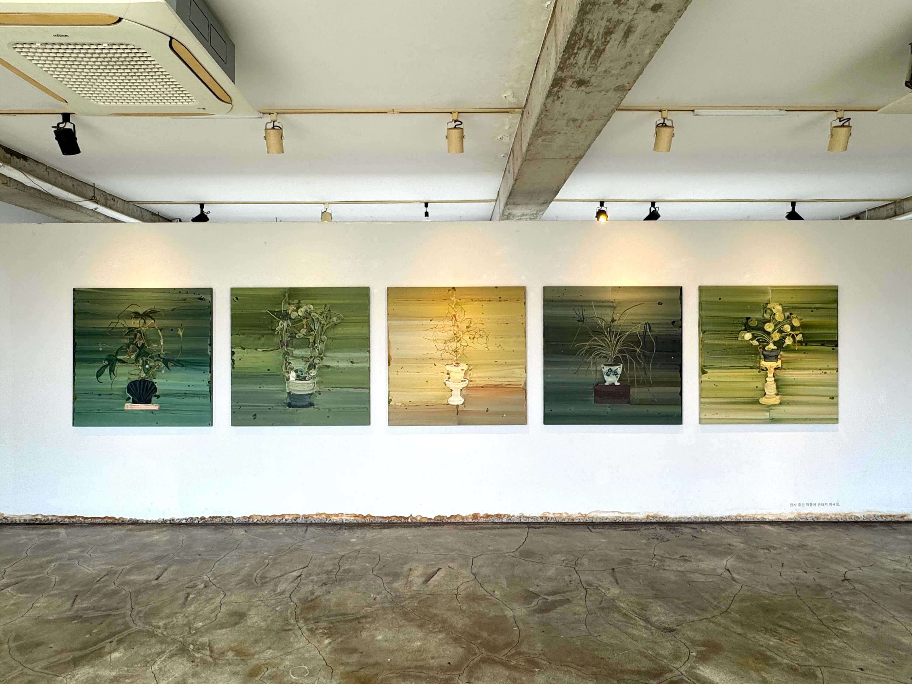 Posing Garden
2025. 04. 01 - 05. 31

· 전시서문 : 채영
· 주최 및 주관 : 공간시은
· 공간후원 : 디오차드